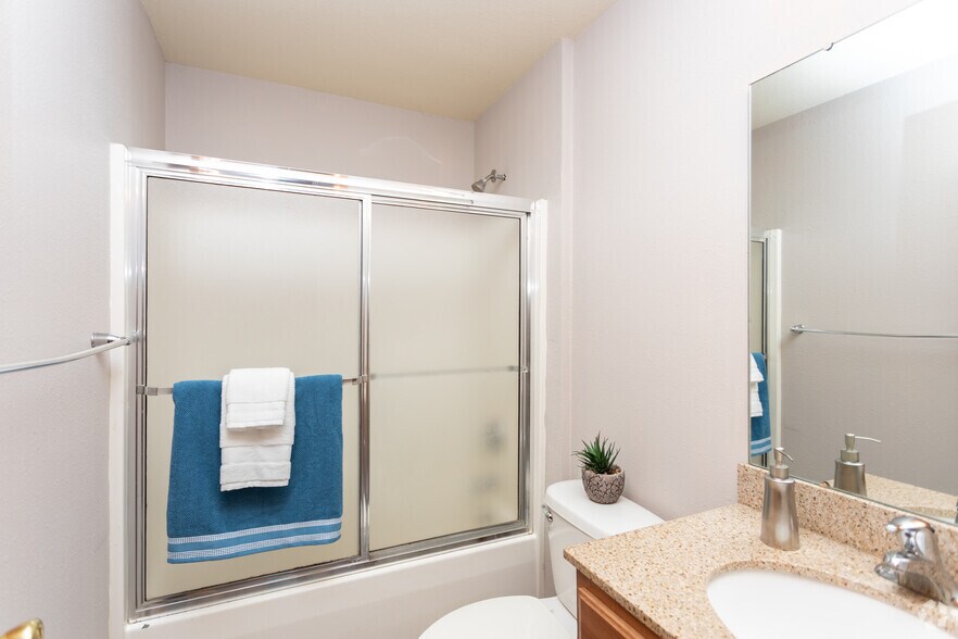 Owens Lake Commons 6657 Owens Lake Dr Walbridge OH 43465 Apartment