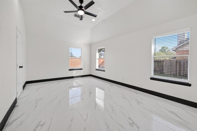 Building Photo - 10703 White Bridge Ln