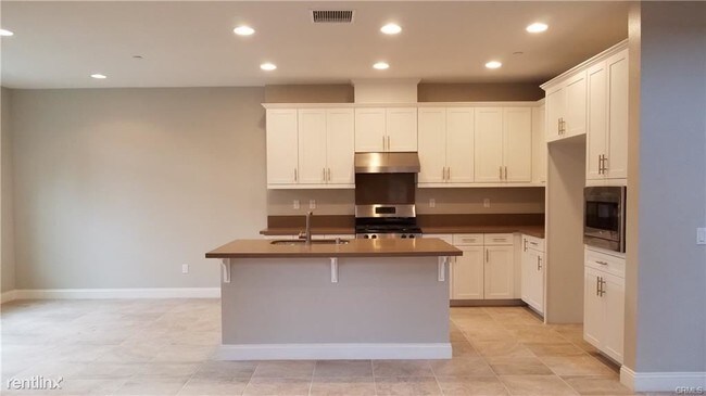 Building Photo - 3 br, 2 bath Townhome - 3248 Edgewood Rd