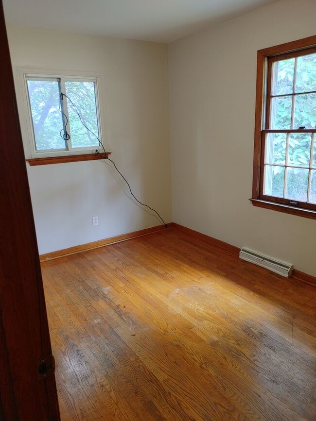 Building Photo - 4 Bedroom updated home for rent in Northwe...