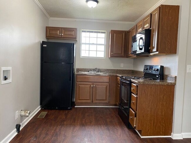 Building Photo - Cute Renovated 2 Bedroom Duplex in East Nashville!