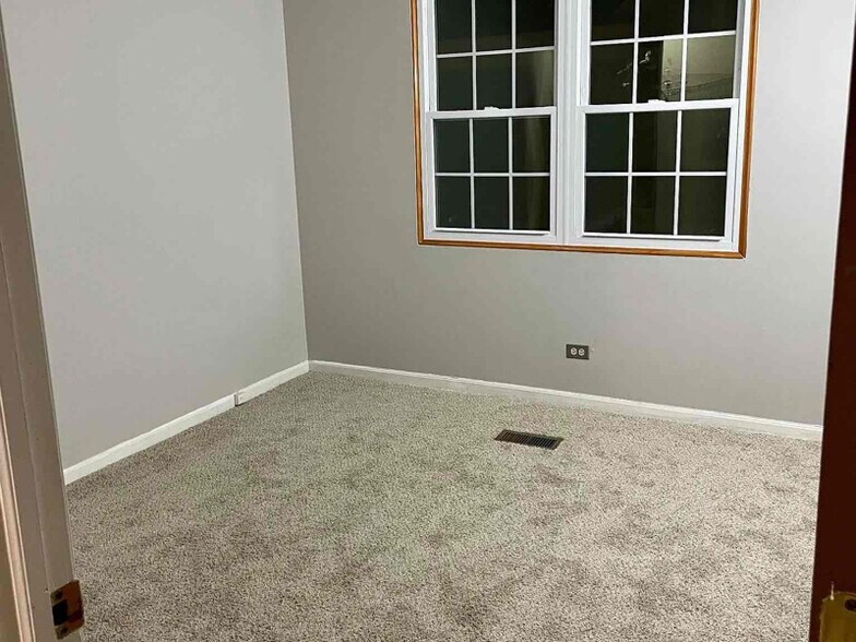 Building Photo - 84 Maplewood Dr