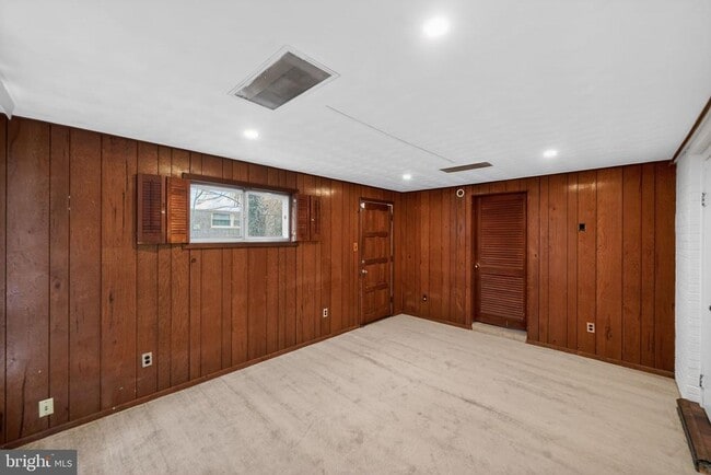 Building Photo - 5219 Montgomery St