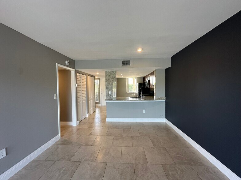 Building Photo - 5200 NW 31st Ave