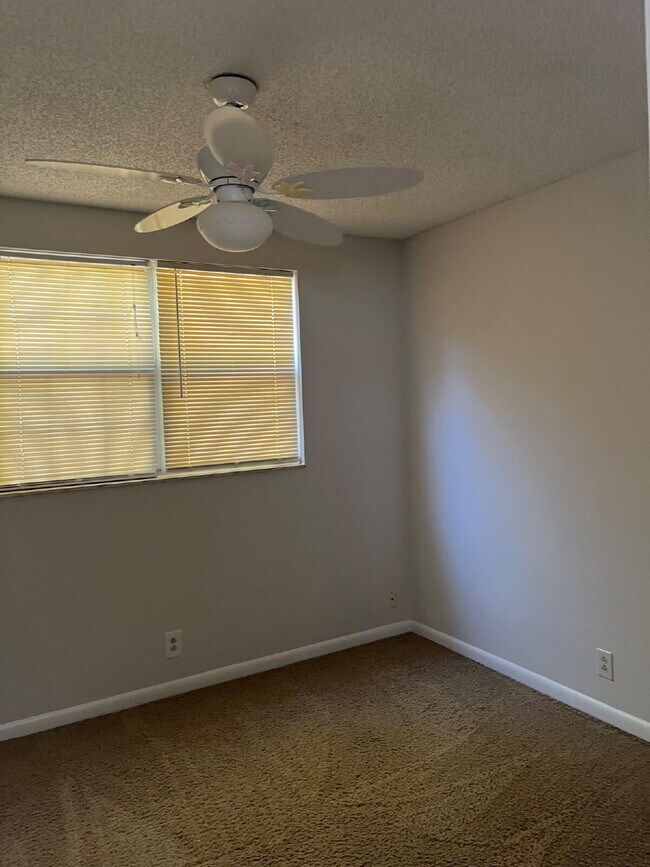 Building Photo - 416 Ocala Ct N