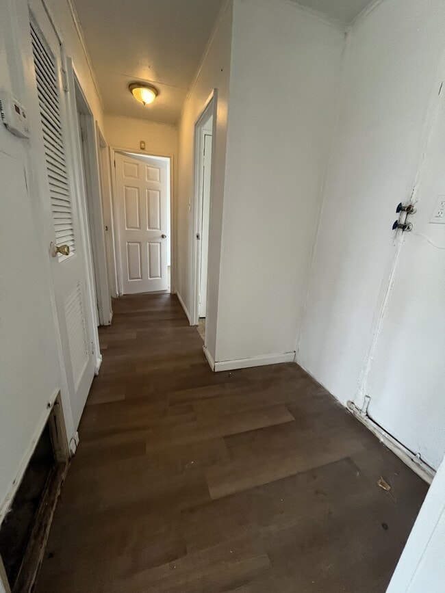 Building Photo - 111 St Thomas Ln