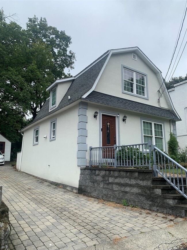 Building Photo - 2 Cedar Ln