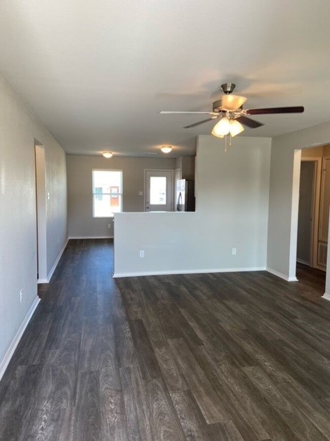 Building Photo - *NOW PRELEASING* Comfortable Three Bedroom | Two Bath Home in Conrad Court