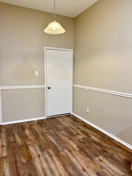 Building Photo - 809 Canyon Cove Dr