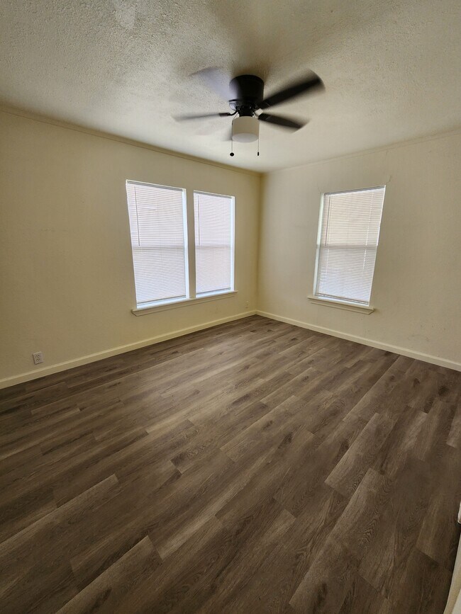 Building Photo - 2901 Frederick Dr