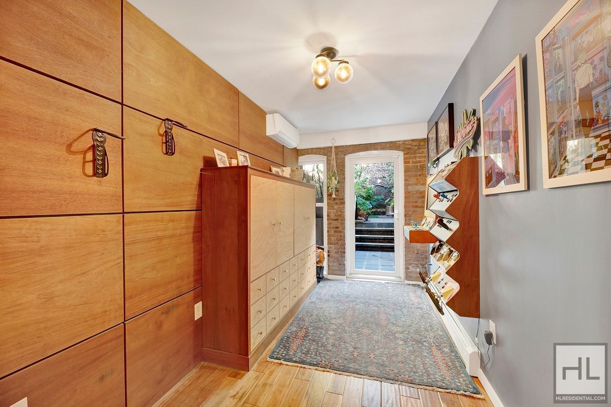 Building Photo - 272 Putnam Ave