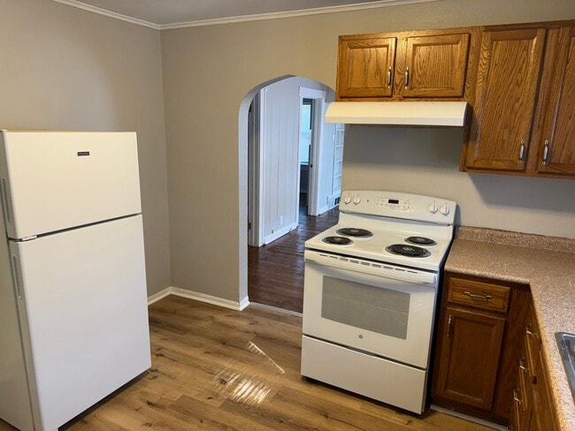 Building Photo - 2 Bedroom House - RENT SPECIAL!