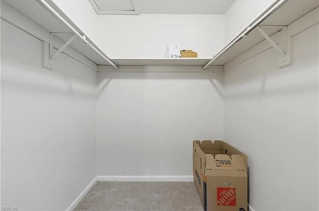 Building Photo - Updated 3BR Townhome — Assigned Parking, HOA Included, Military Welcome. Move in by March 31st an...