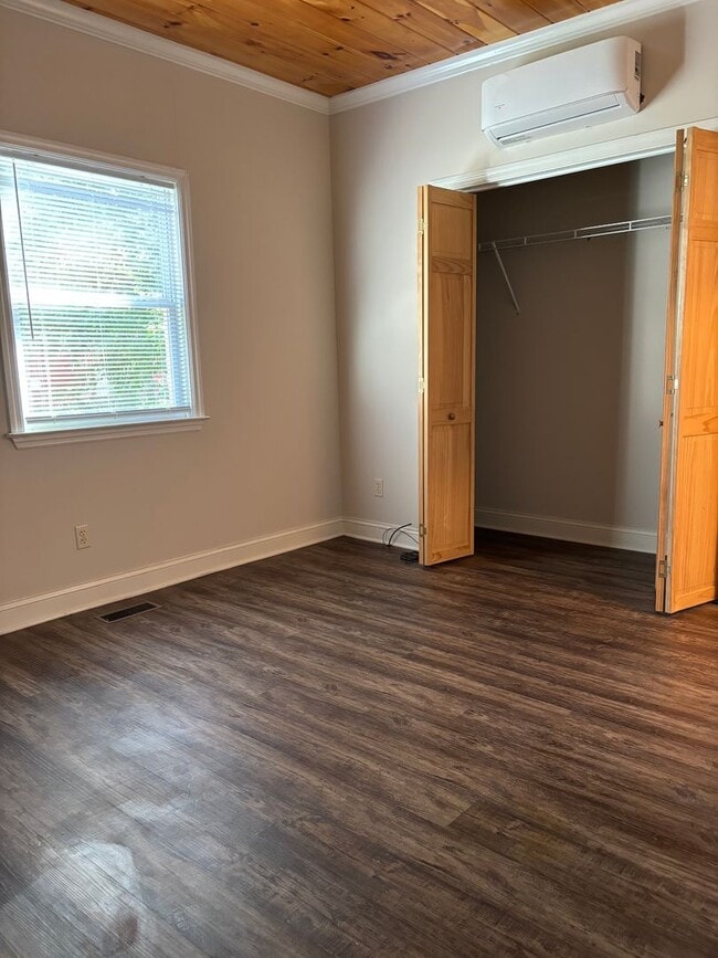 Building Photo - Two Bedroom Home in Chickamauga GA