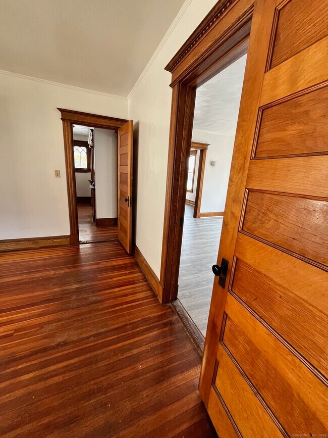 Building Photo - 67 Sisson Ave