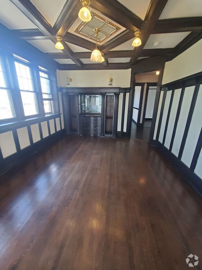 Building Photo - 1002-1004 S 22nd St. (3 Unit)