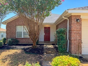 Building Photo - 3 Bed, 2 Bath Home in Burleson, TX