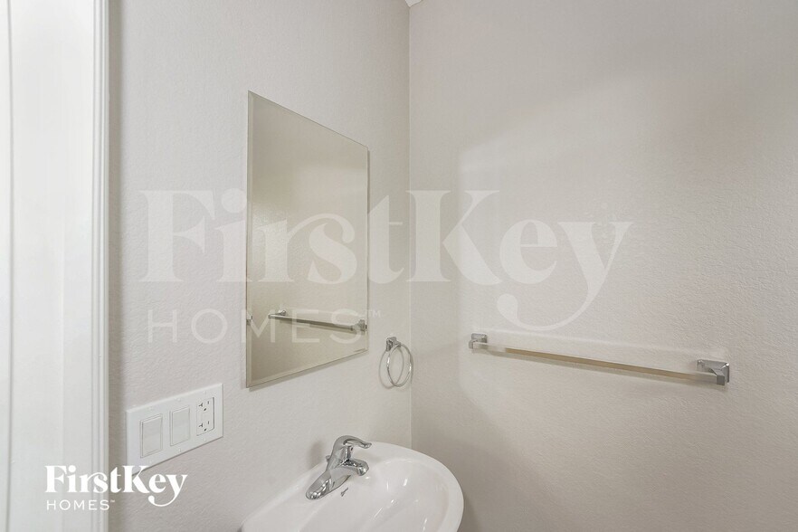 Building Photo - 21426 Glendale Ave