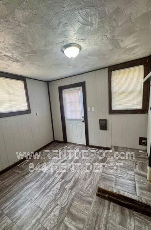 Building Photo - 1312 E Olive St