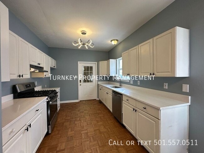 Building Photo - 3 Rocky Top Cove