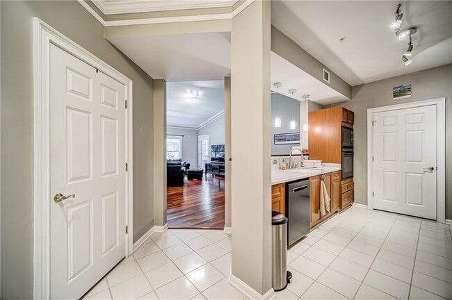 Building Photo - 3275 Lenox Rd NE