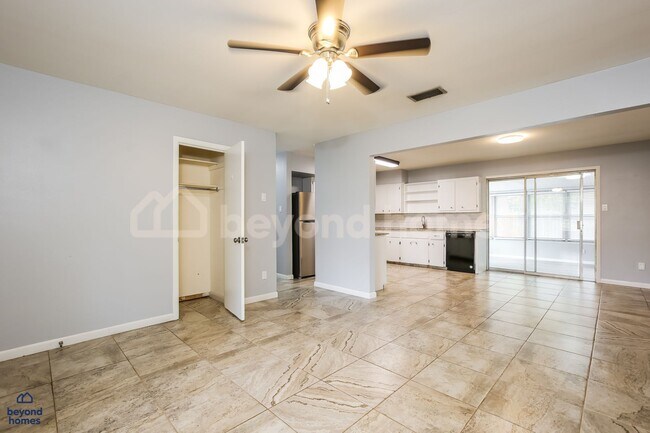 Building Photo - Charming 3 BR Brick Home with Upgraded Kitchen, Stone Fireplace & Sunroom in Little Rock