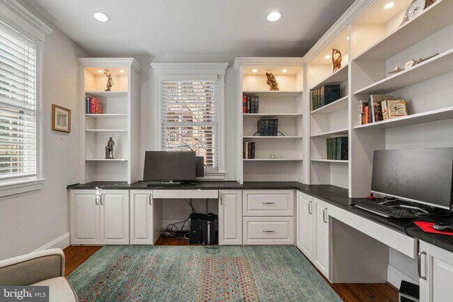 Building Photo - 1604 Colonial Ln