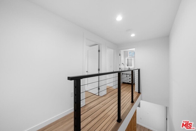 Building Photo - 1535-1538 N Kingsley Dr