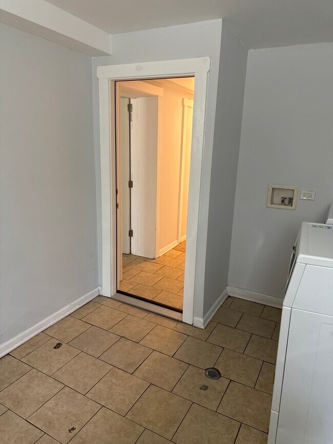 Building Photo - 6344 S Eberhart Ave