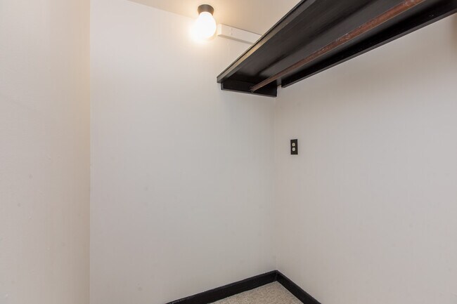 Building Photo - 7846 Lilac Ln