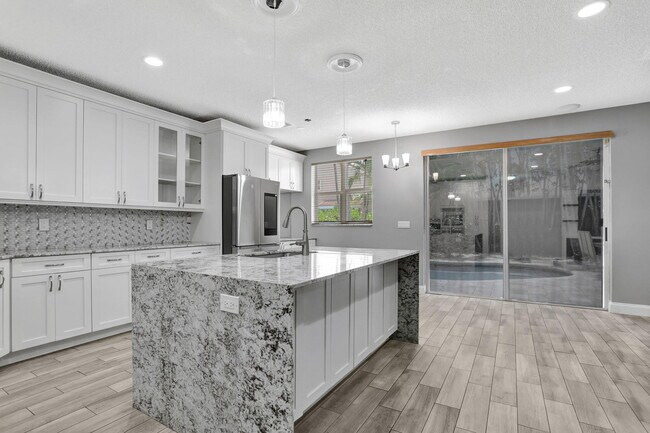 Building Photo - 6144 NW 78th Ct