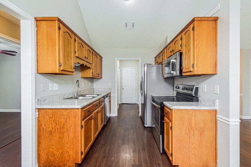 Building Photo - 1865 Winners Cir N