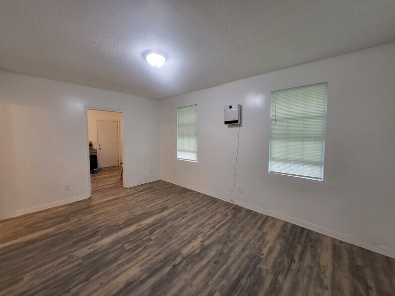 Building Photo - 3730 Lehigh St