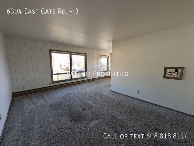 Building Photo - 2 bedroom/ 1 bath apartment in Monona, WI