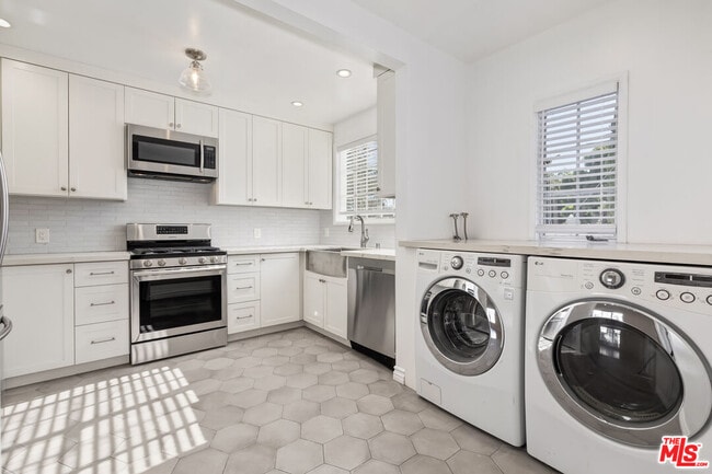 Building Photo - 9756 W Olympic Blvd