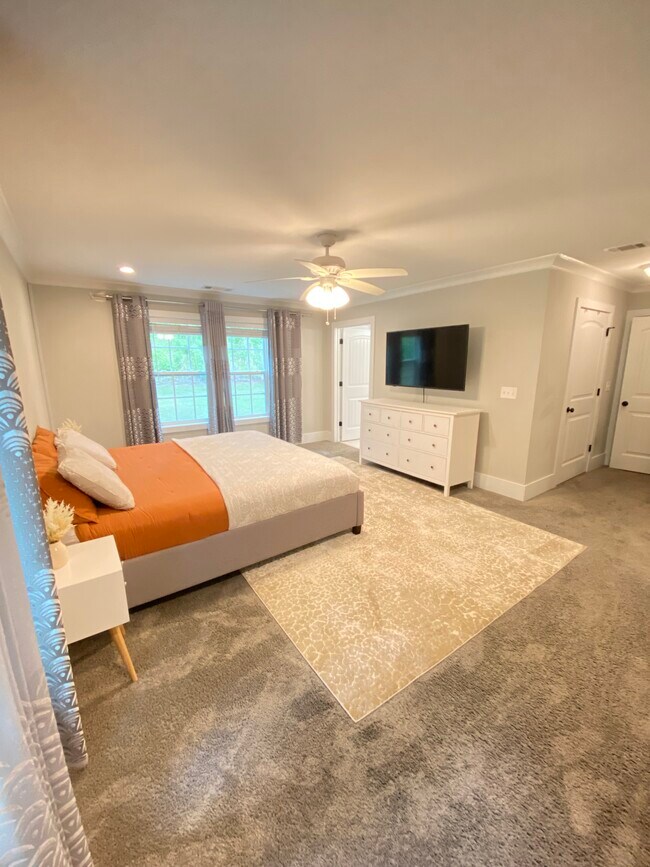 Building Photo - 40 Oak Forest Dr