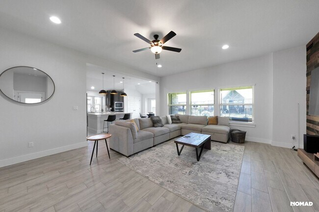 Building Photo - Stunning 4BR House in Leander