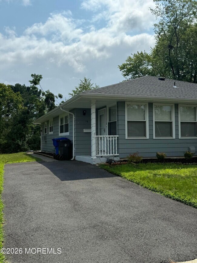 Building Photo - 19 Niagara Dr