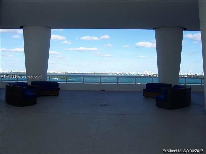 Building Photo - 1800 N Bayshore Dr