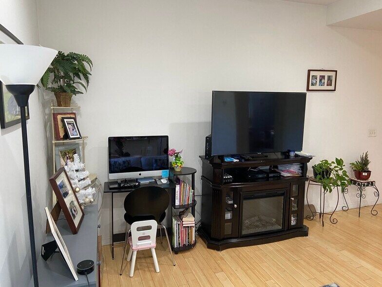 Building Photo - 40 Newton St