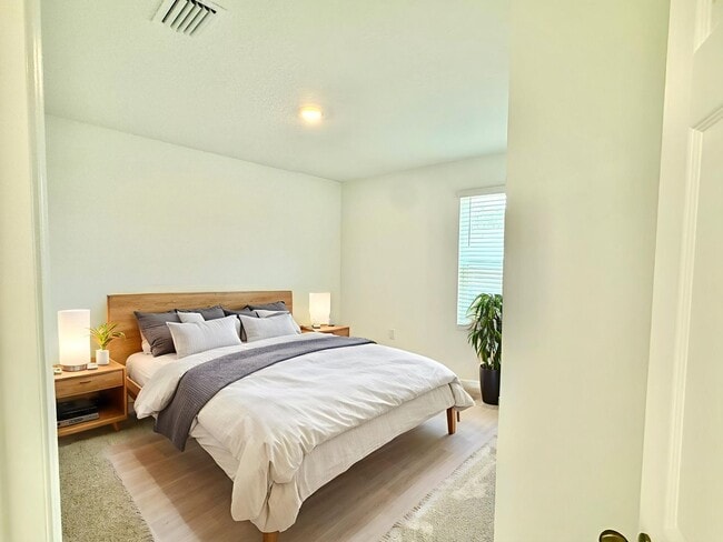 Building Photo - Step into style – Lease this 4Bed gem in D...