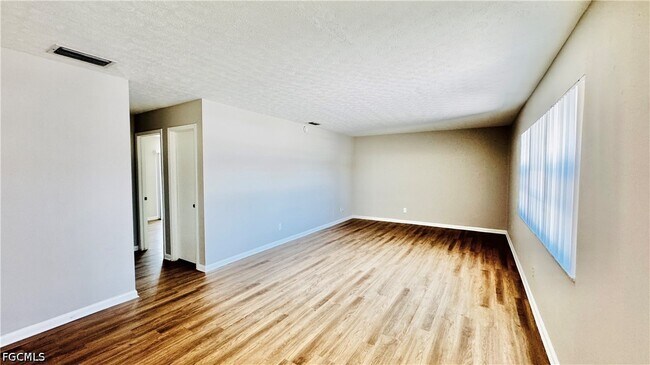 Building Photo - 3619 SE 9th Pl