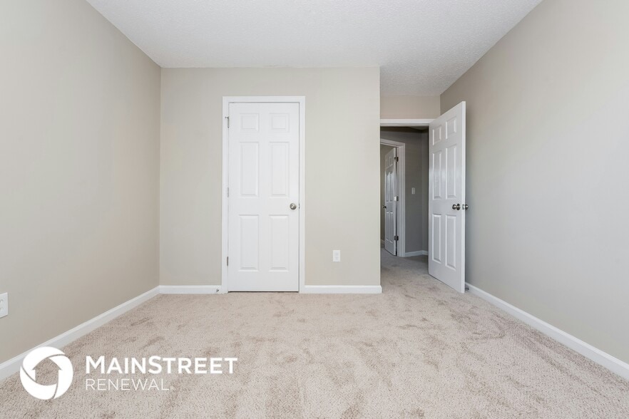 Building Photo - 1005 Maria Dr