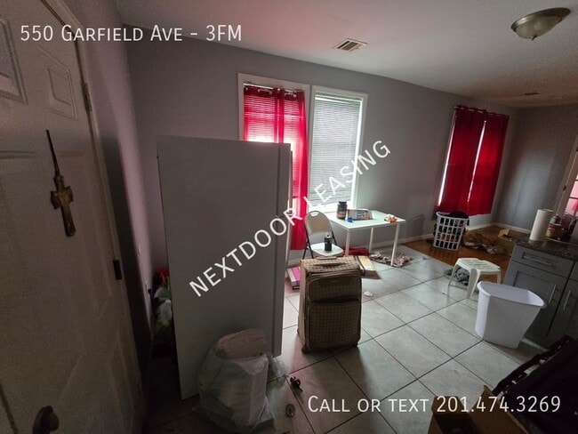 Building Photo - 550 Garfield Ave