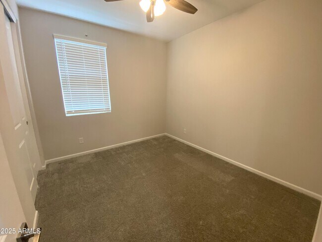 Building Photo - 24620 W Mohave St