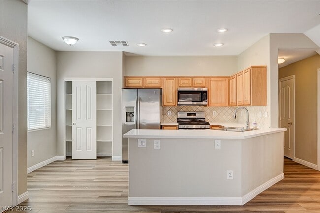 Building Photo - 8749 Horizon Wind Ave