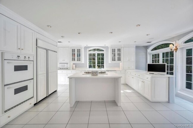 Building Photo - 22 Bayside Dr