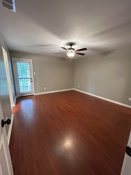 Building Photo - 6608 Sungate Dr S