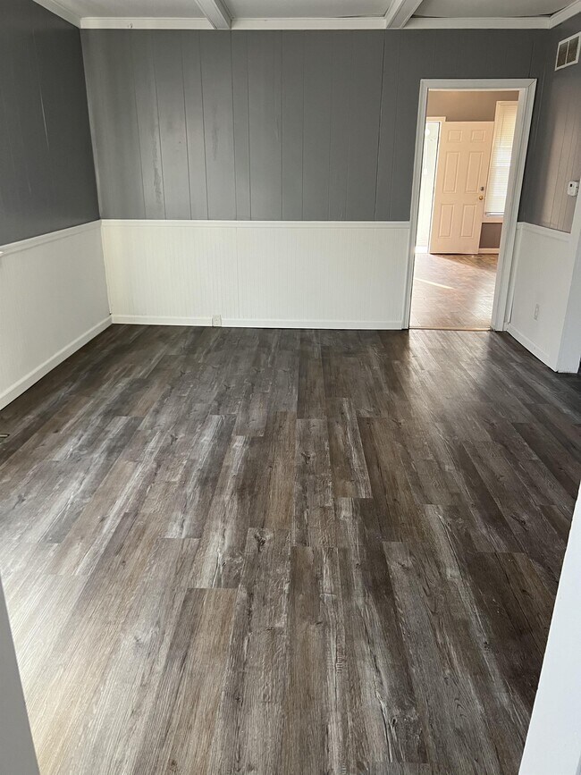 Building Photo - 1918 W Howett St