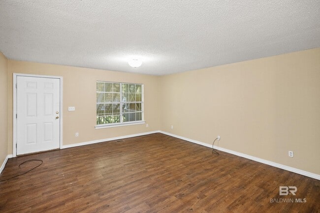 Building Photo - 8564 Garden Cir
